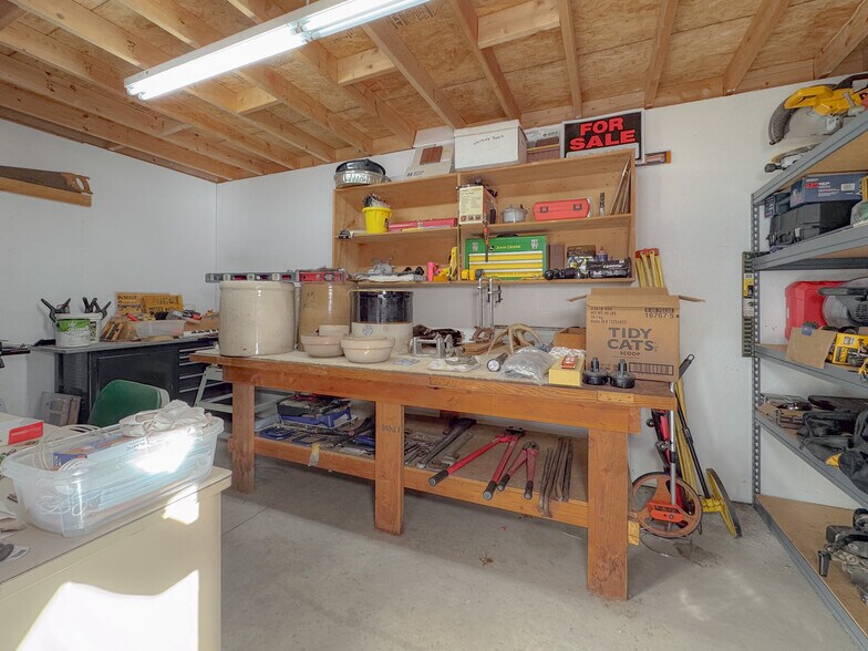 More Photos Of 210-212 N Pine St, Ponca City Light Distribution For Sale