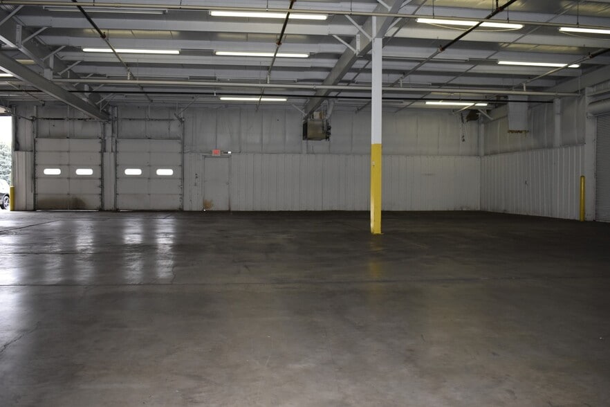More Photos Of 1312 Barberry Dr, Janesville Distribution For Lease