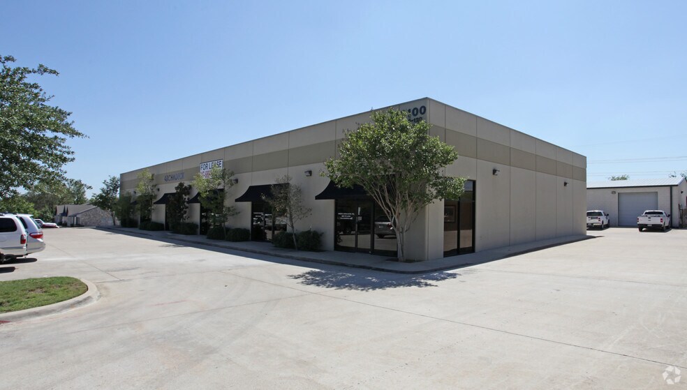 More Photos Of 6100 W Pioneer Pky, Arlington Flex For Sale