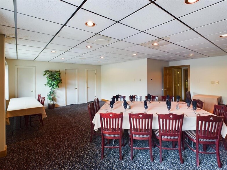 More Photos Of 234 E 1st St, Powell Hotel For Sale