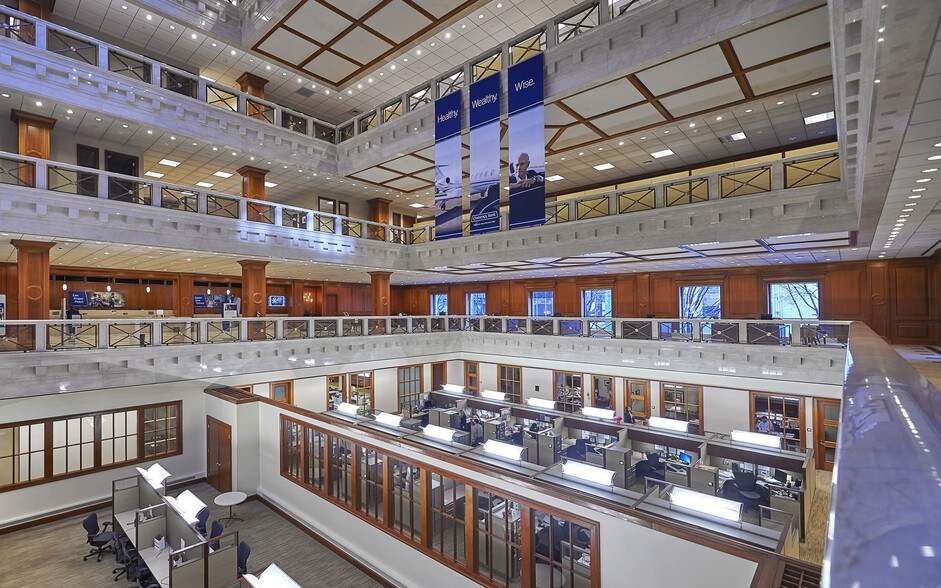 More Photos Of 1717 Main St, Dallas Office For Lease