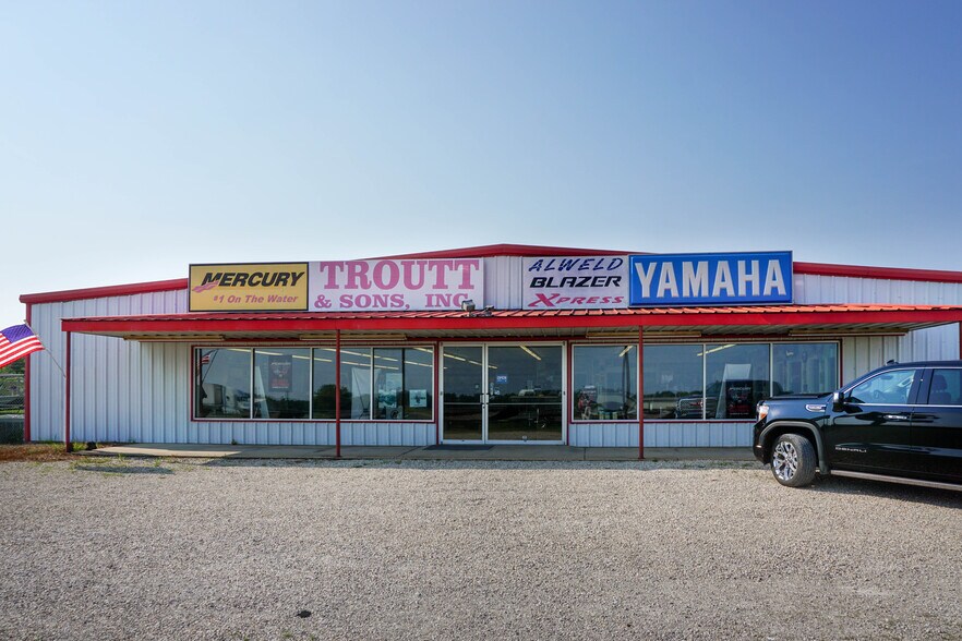 More Photos Of 18050 County Road 1000, Saint James Storefront For Lease