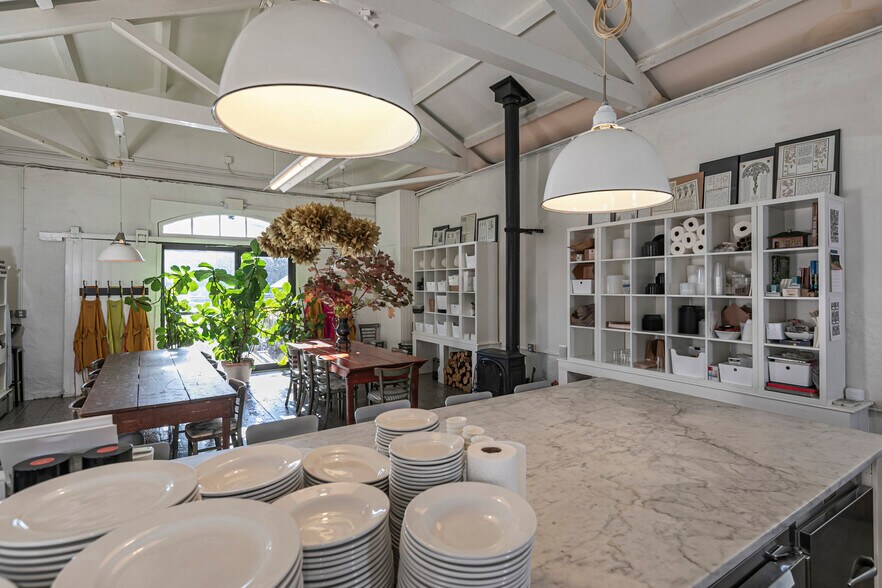 More Photos Of 2 Bridge St, Milford Restaurant For Sale