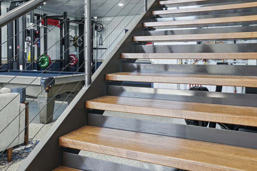 More Photos Of 663 Valerie Ave, Hudson Specialty For Sale