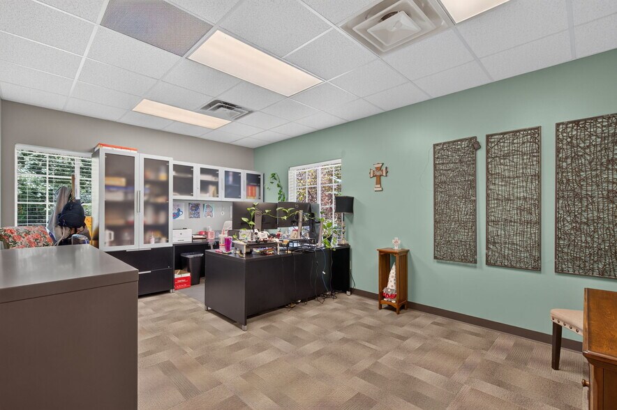 More Photos Of 1567 W Diane St, Ozark Office For Sale