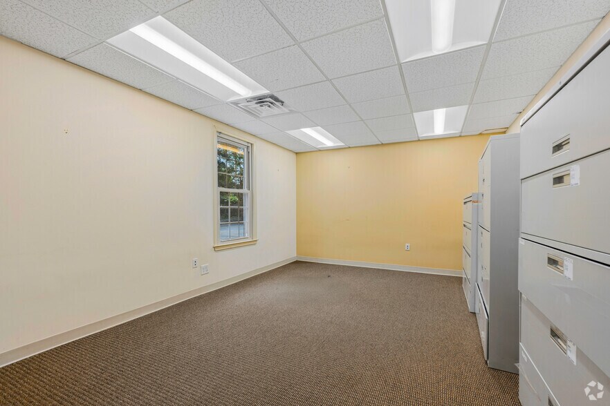 More Photos Of 3690 N Peachtree Rd, Atlanta Loft Creative Space For Lease
