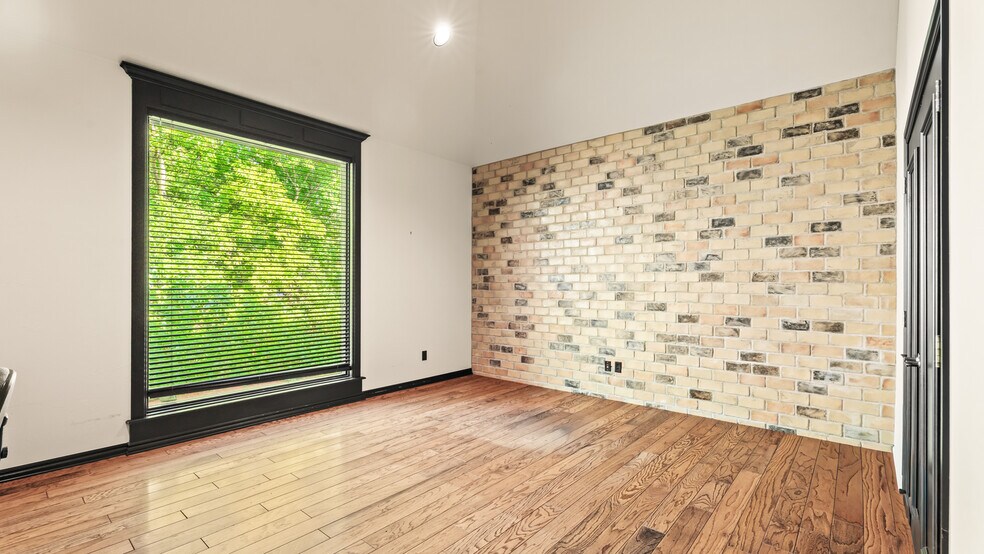 More Photos Of 14000 N Western Ave, Edmond Office For Sale