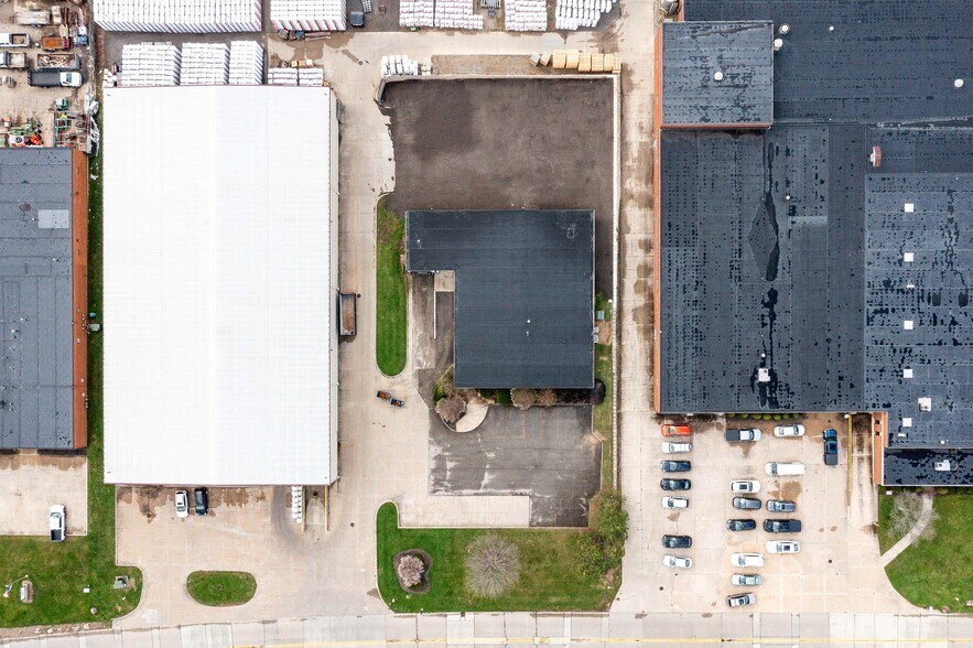 More Photos Of 9941 York Theta Dr, North Royalton Service For Lease