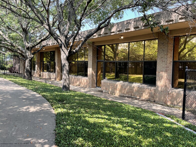 Primary Photo Of 5701 Maple Ave, Dallas Medical For Lease