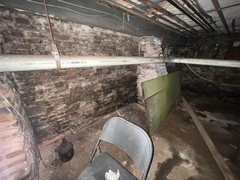 More Photos Of 1438-1442 Light St, Baltimore Showroom For Sale