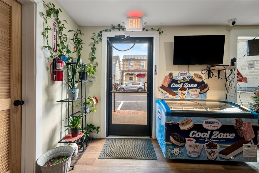 More Photos Of 207 N Kent St, Winchester General Retail For Sale