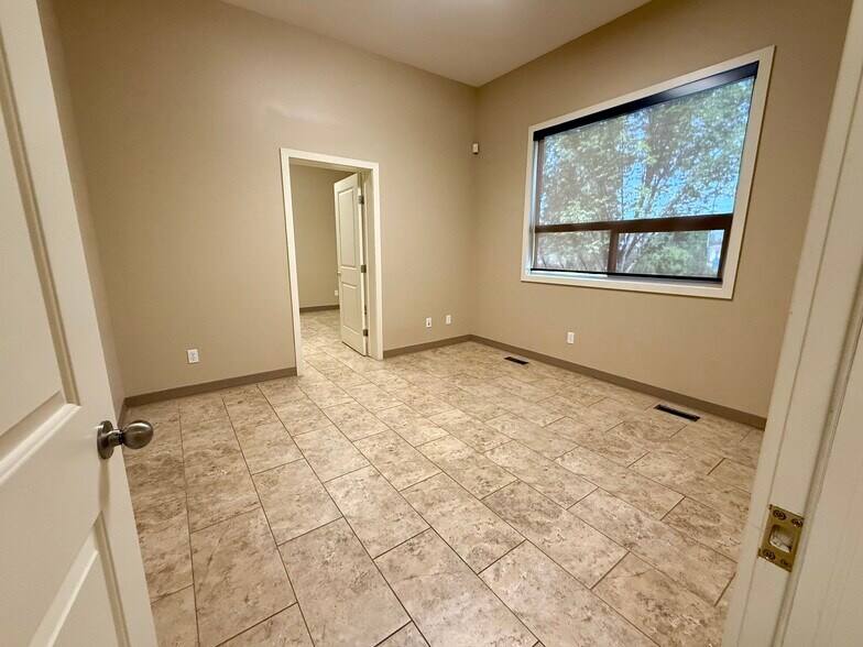 More Photos Of 9005 127 Av NW, Edmonton Flex For Lease