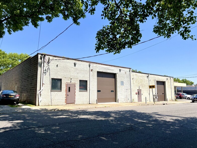 More Photos Of 552-556 Cherry Ln, Floral Park Warehouse For Sale
