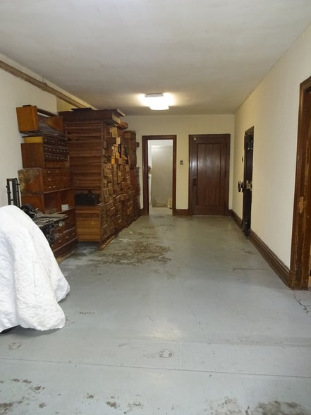 More Photos Of 201 N Penn Ave, Independence Office For Sale