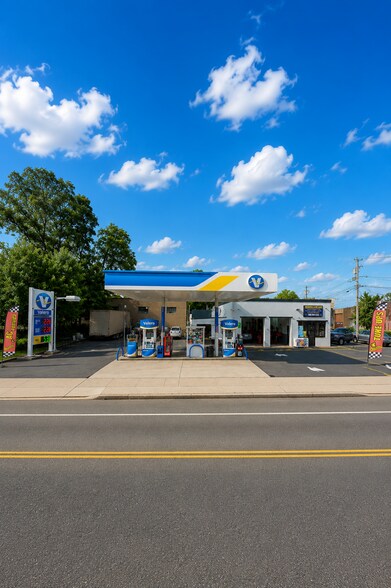 Primary Photo Of 90 Hackensack Ave, Hackensack Service Station For Lease