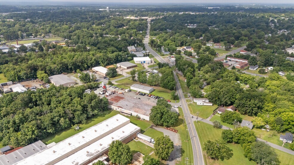 More Photos Of 808 E Parker St, Graham Industrial For Sale