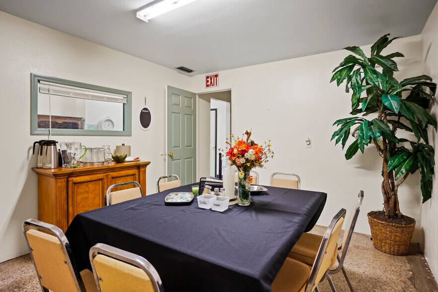 More Photos Of 20737 Central Ave, Blountstown Restaurant For Sale