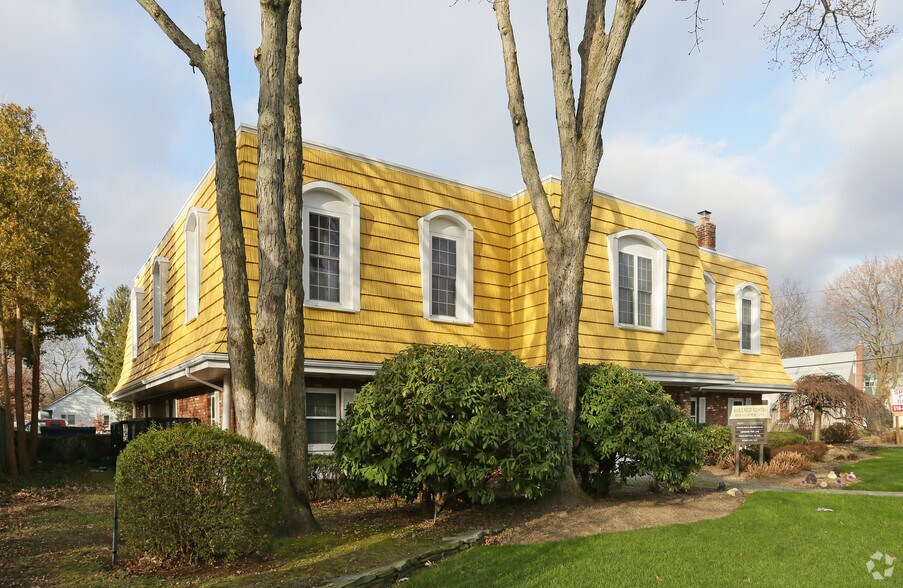 More Photos Of 2100 Deer Park Ave, Deer Park Office For Lease