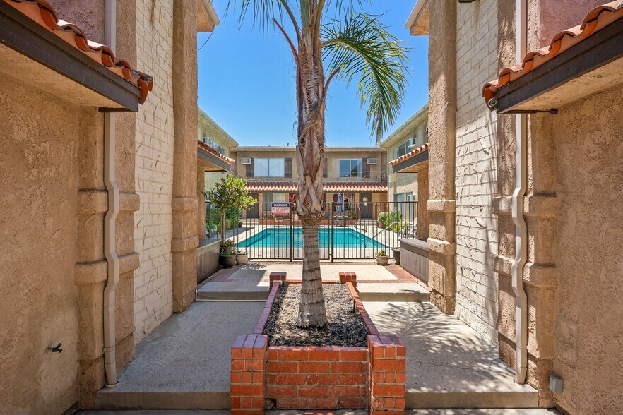 More Photos Of 10625 Petit Ave, Granada Hills Apartments For Sale