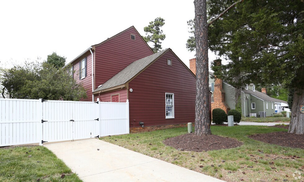 More Photos Of 1220 Sycamore Sq, Midlothian Unknown For Lease