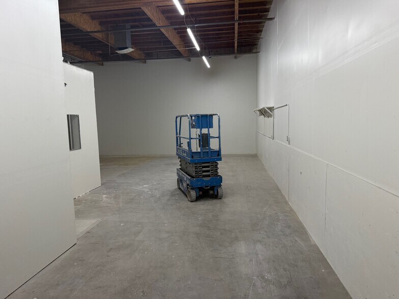 More Photos Of 452 W Bedford Ave, Fresno Unknown For Lease