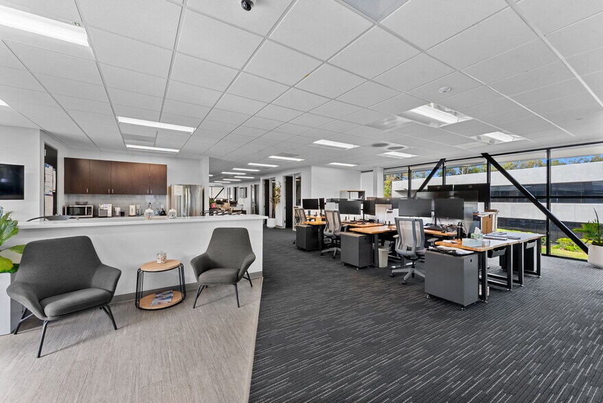 More Photos Of 5080 Shoreham Pl, San Diego Office For Sale