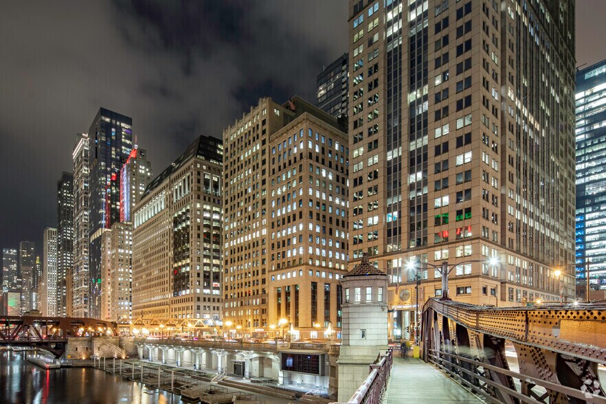 More Photos Of 211 W Wacker Dr, Chicago Office For Lease
