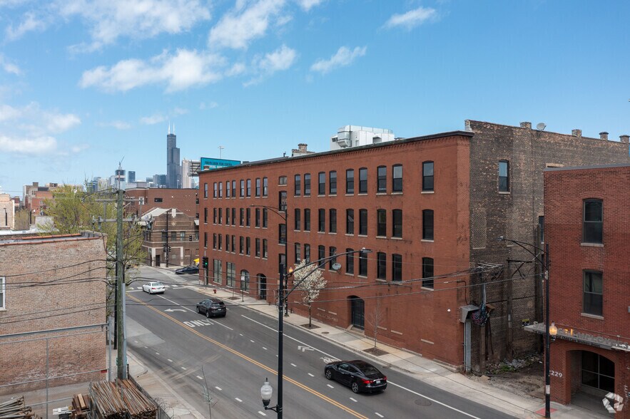 More Photos Of 2201 S Halsted St, Chicago Warehouse For Lease
