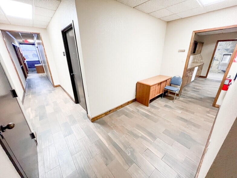 More Photos Of 2408 N Big Spring St, Midland Office For Sale