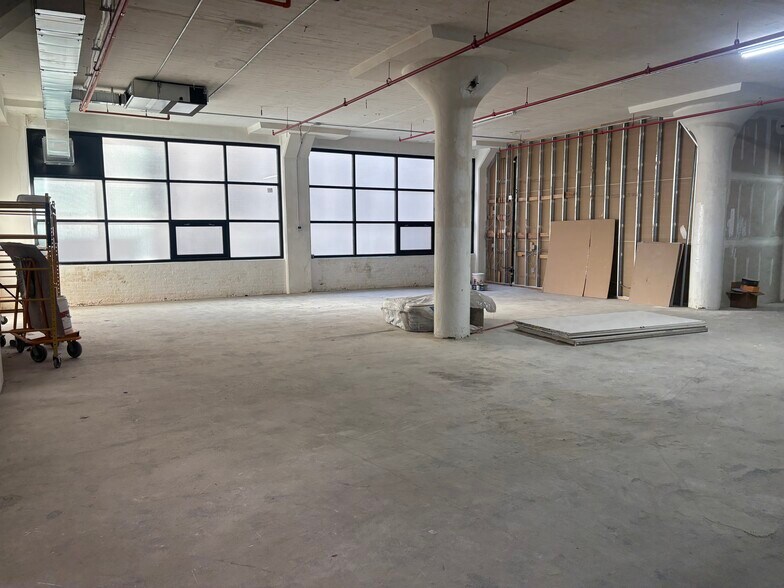 More Photos Of 394 McGuinness Blvd, Brooklyn Warehouse For Lease