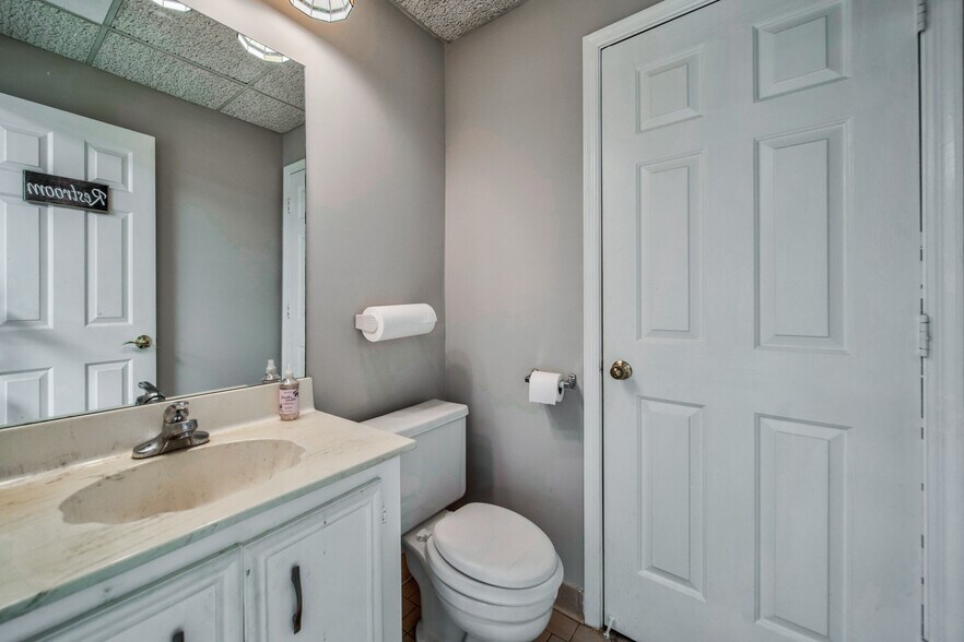 More Photos Of 425 E Crossville Rd, Roswell Office For Sale