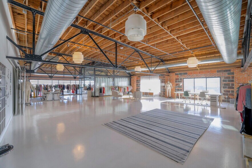 More Photos Of 1604 Locust St, Kansas City Office For Lease
