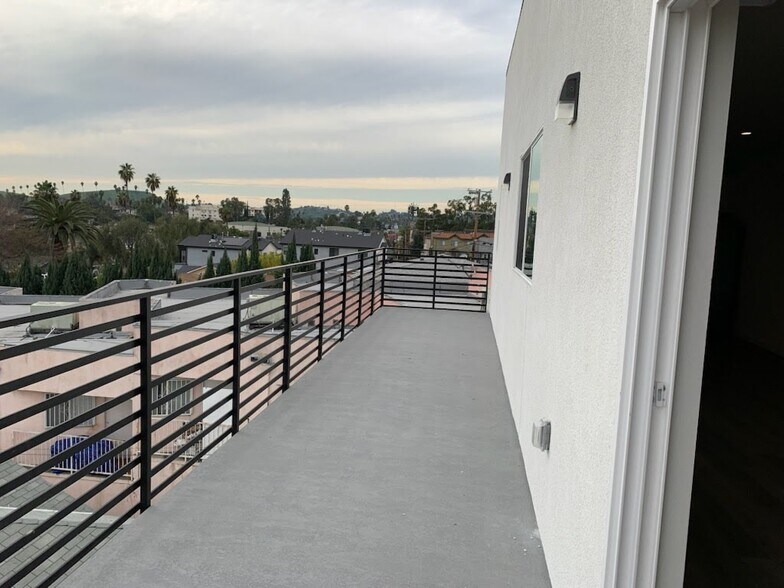 More Photos Of 5353 Oakland St, Los Angeles Apartments For Sale