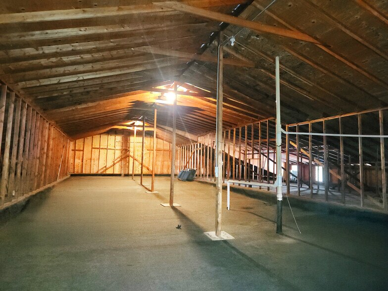 More Photos Of 4034-4036 Grand Blanc Rd, Swartz Creek Freestanding For Sale