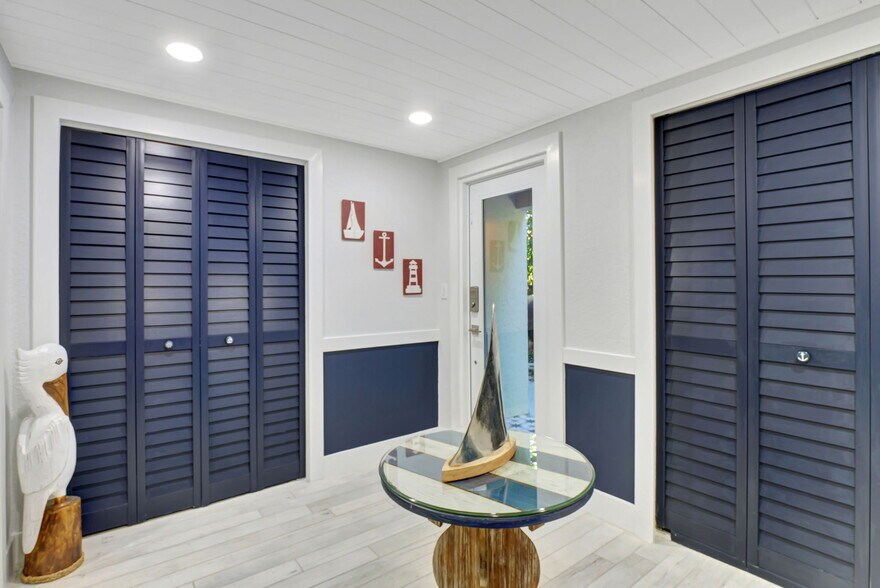 More Photos Of 193 Cocohatchee St, Naples Specialty For Sale