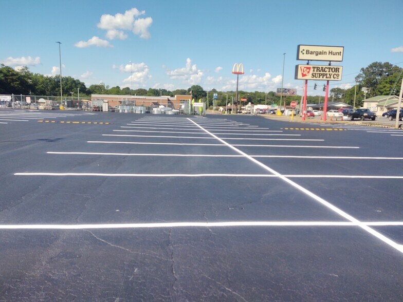 More Photos Of 1415 Dinah Shore Blvd, Winchester Freestanding For Lease