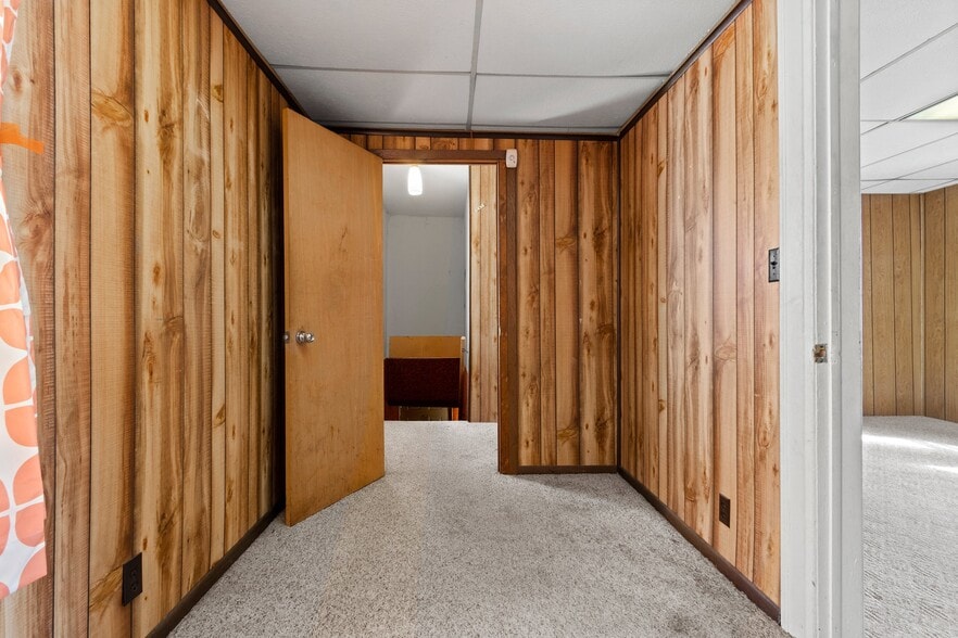 More Photos Of 1308 Washington St, Manitowoc Office For Sale