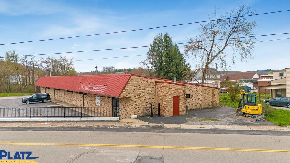More Photos Of 125 E Taggart St, East Palestine Freestanding For Sale