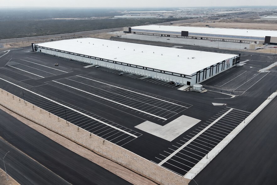 More Photos Of 15409 Mercury Dr, Laredo Distribution For Sale