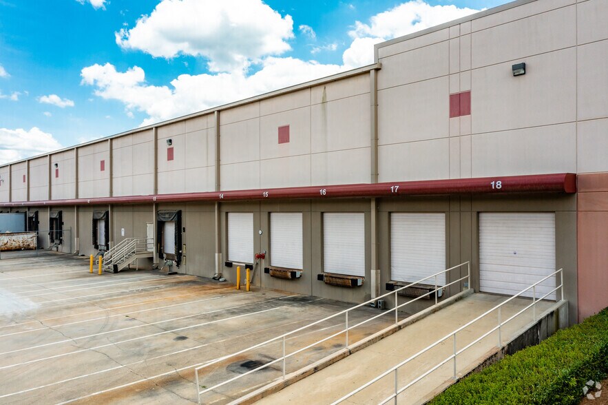 More Photos Of 80 Liberty Industrial Pky, McDonough Distribution For Lease