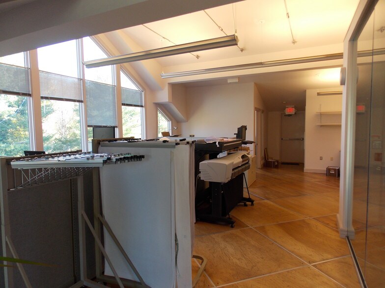 More Photos Of 1118 General Washington Memori Blvd, Washington Crossing Office For Lease