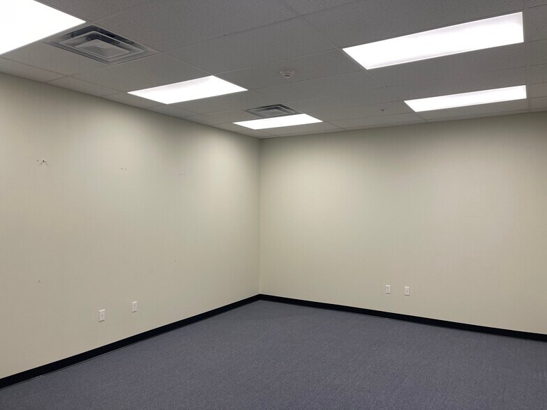 More Photos Of 1070 S Bishop Ave, Rolla Storefront For Lease