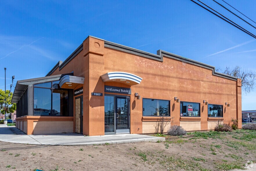 More Photos Of 7007 N Cedar Ave, Fresno Restaurant For Lease