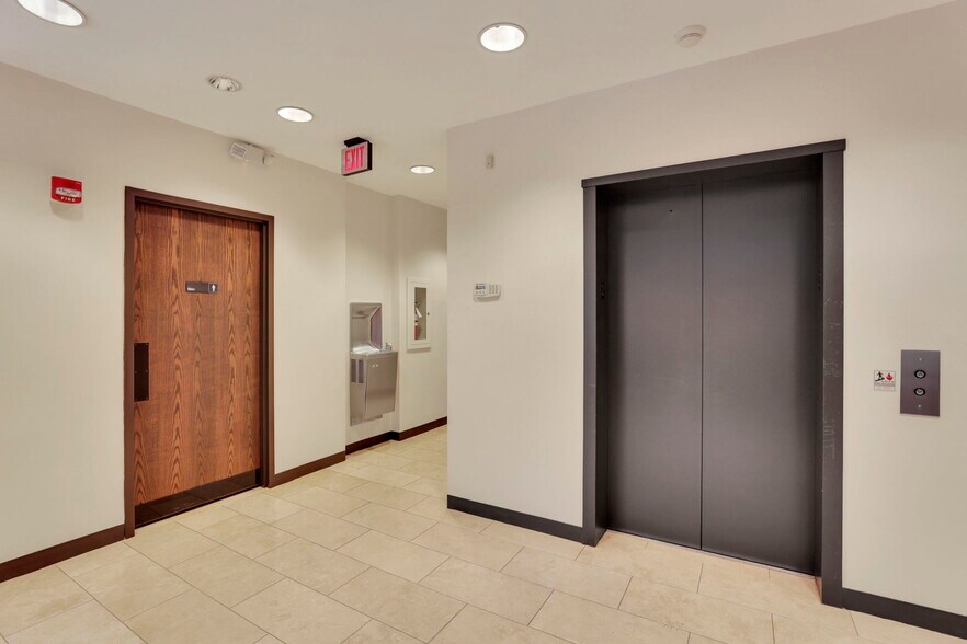 More Photos Of 141 E Town St, Columbus Office Residential For Lease