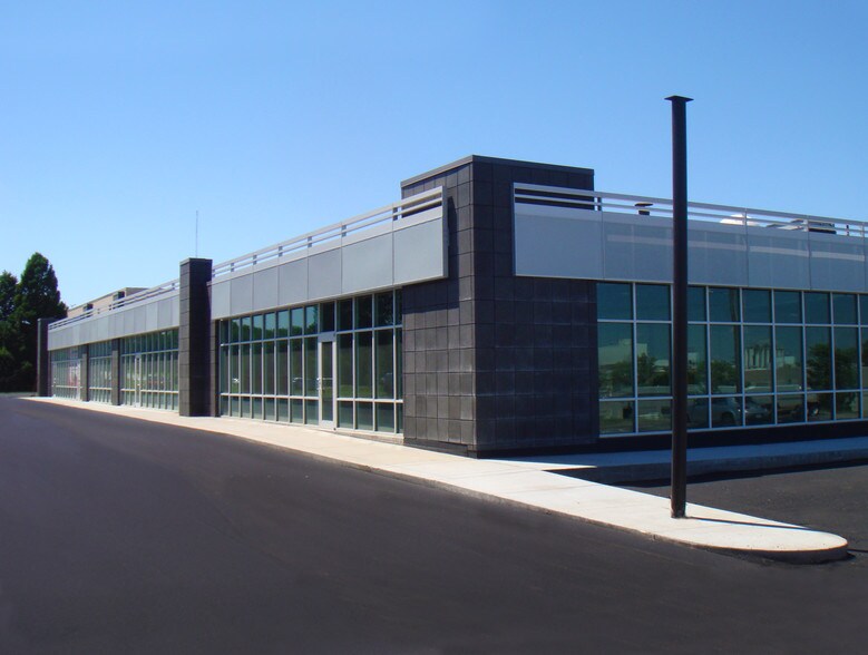 More Photos Of 10200-10236 L St, Omaha Warehouse For Lease