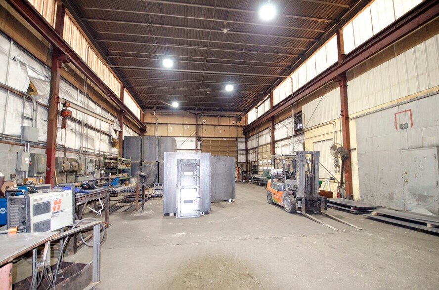 More Photos Of 1452 N National Ave, Springfield Warehouse For Sale