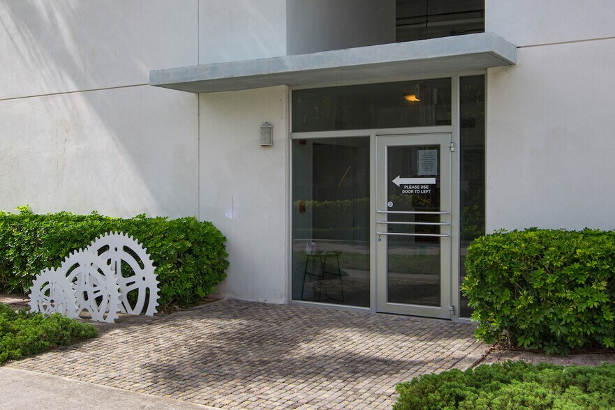 More Photos Of 3330 S Federal Hwy, Boynton Beach Medical For Lease