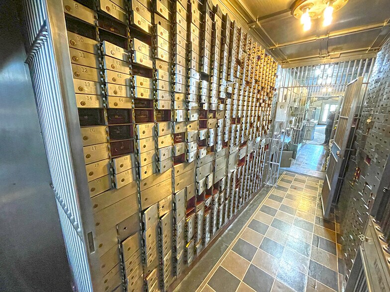 More Photos Of 2 E Main St, Mechanicsburg Office For Sale