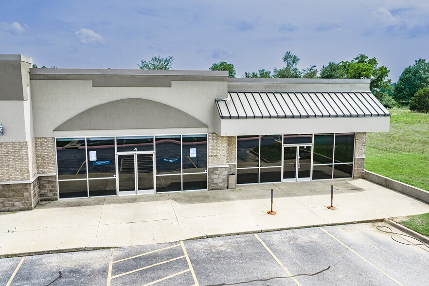 More Photos Of 1400 SE Walton Blvd, Bentonville Unknown For Lease