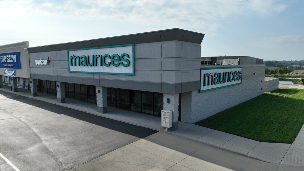 More Photos Of 1932-1966 W Retail Ln, Ozark General Retail For Lease